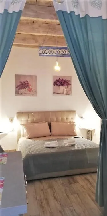 Alghero Old Town Apartment 2*,